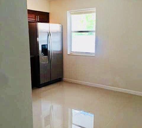 4th image of 946 NW 51st St