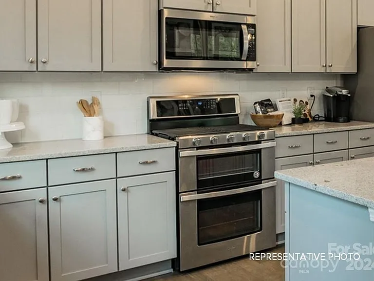 1116 Doveridge St — Photo 3