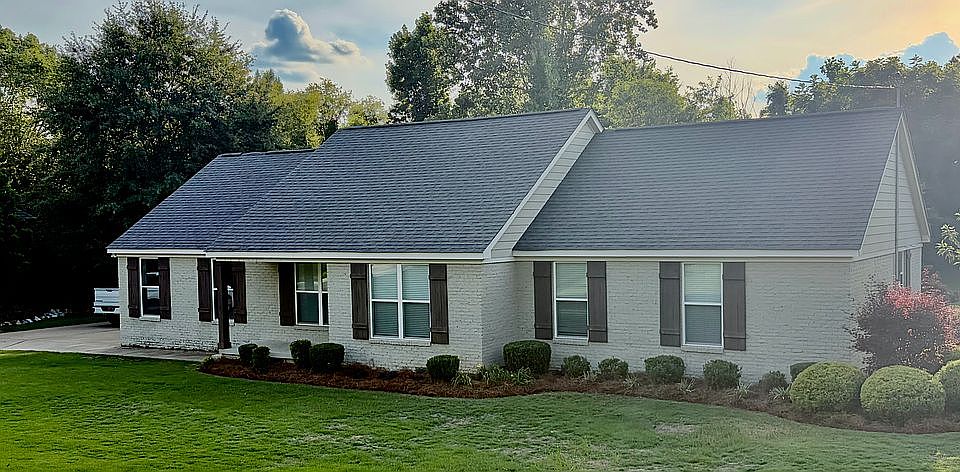 1st image of 916 Lynn Cir