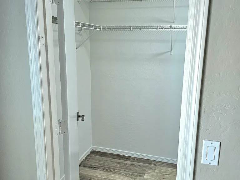 1111 E Chelsea Dr — Photo 22