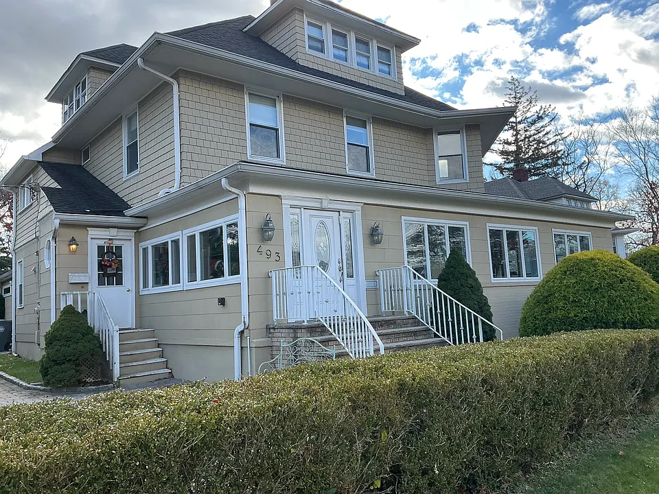 493 Engle St #2A