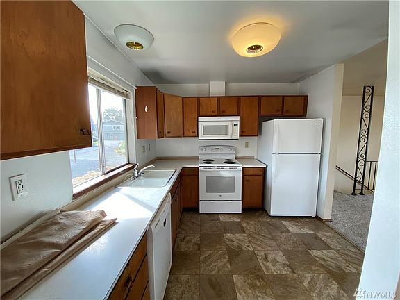 4th image of 1102 Cedar Ct