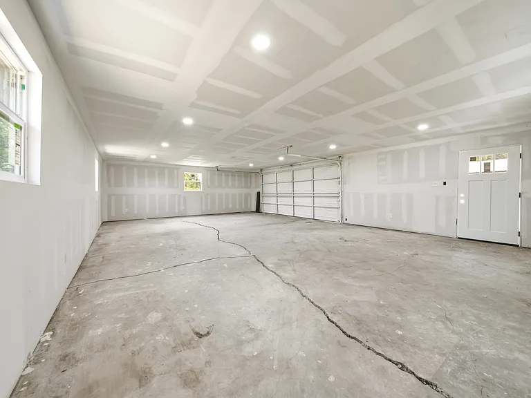 616 E Moonlight Dr — Photo 33