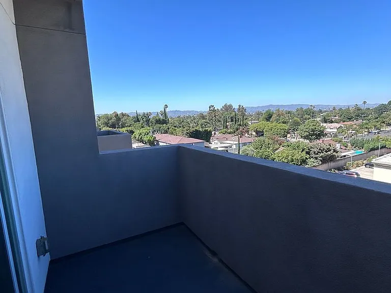 V on Victory Apartments — Photo 13