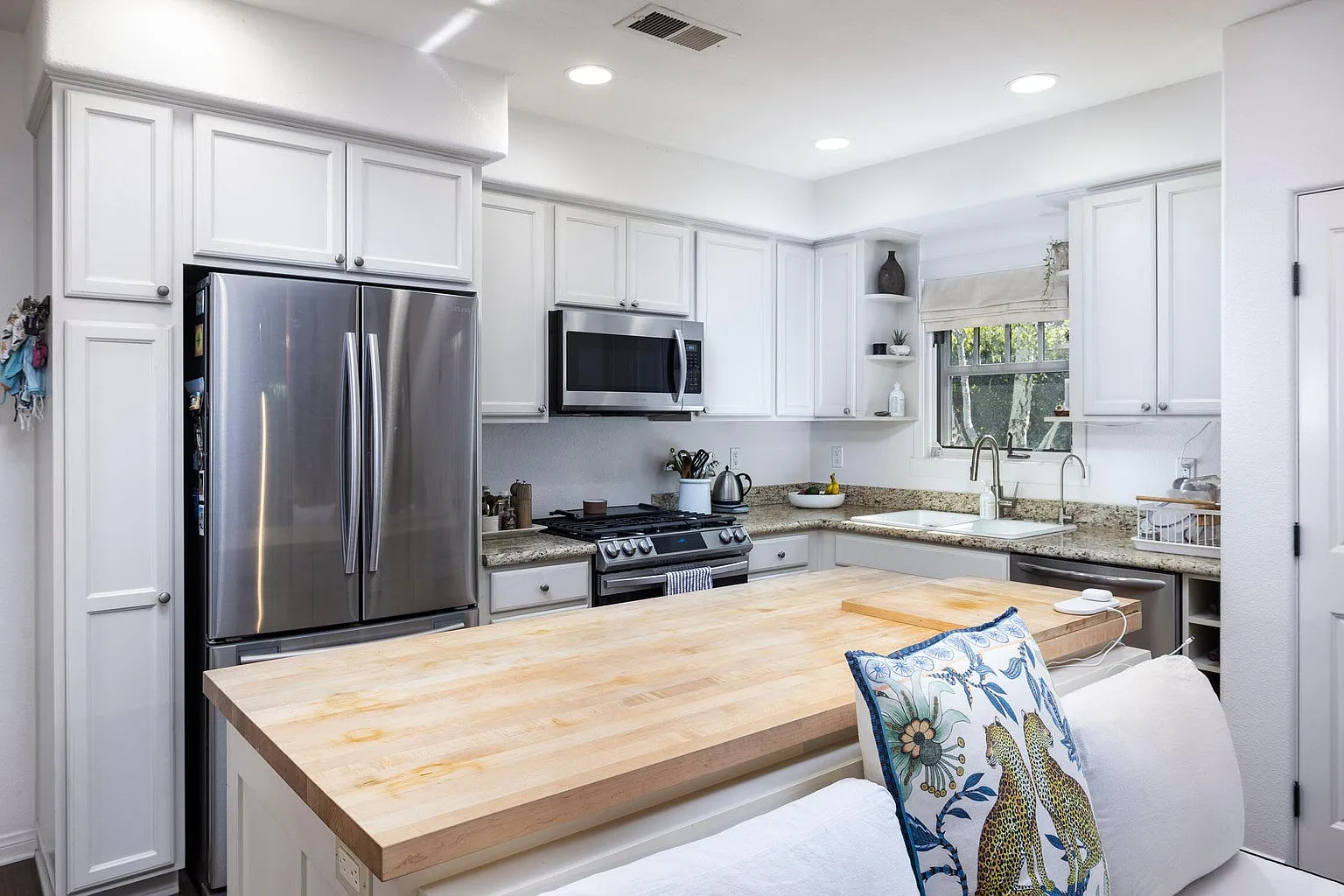1 bed, 1.5 bath, 991 sqft, $4,450 — Photo 4