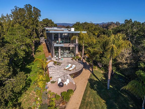 5th image of 375 Lupin Dr