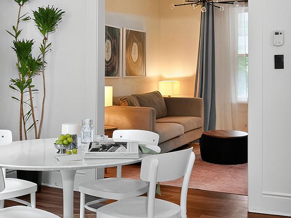 2nd image of 796 Kingston Rd