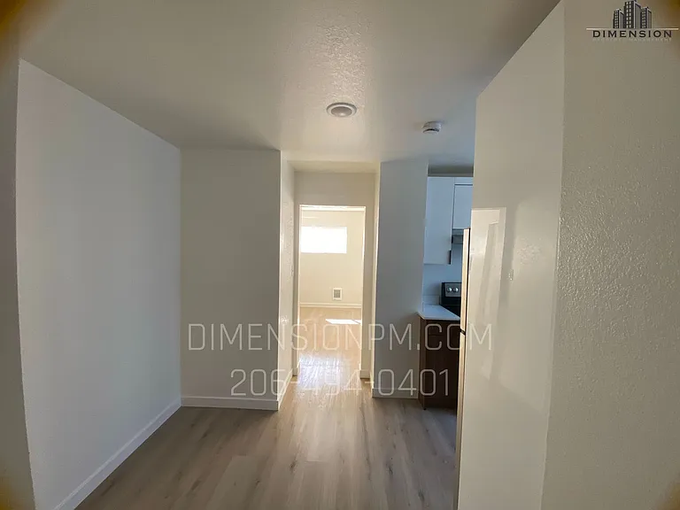 402 W 1st St — Photo 19