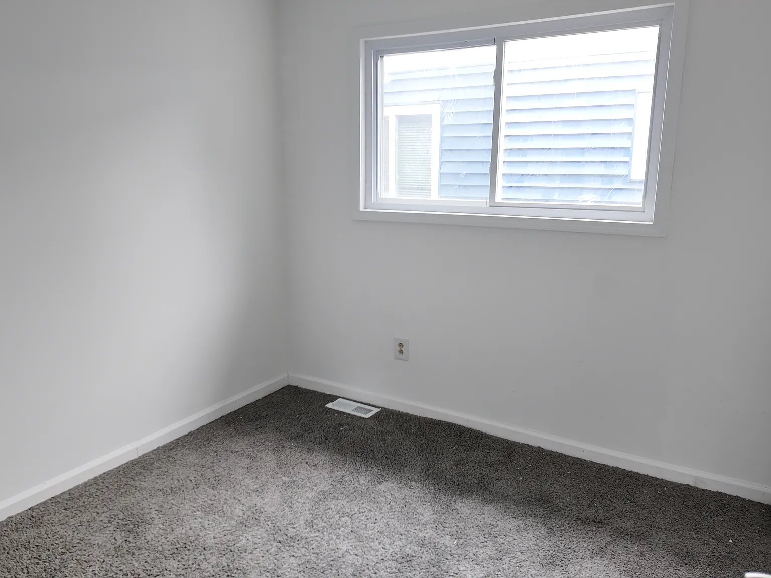 3 bed, 960 sqft, $1,330 — Photo 4