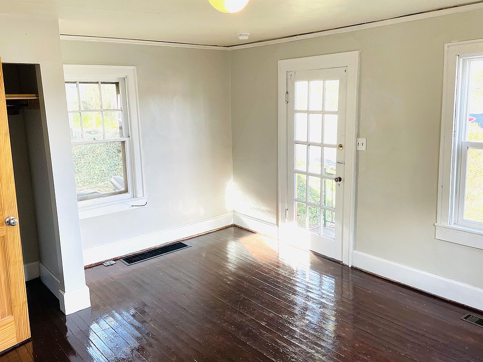 27 Smith St Athens OH Zillow