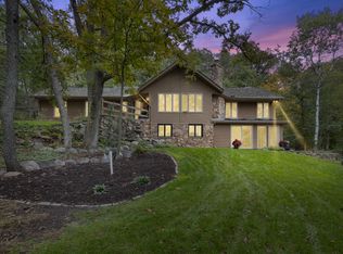 W327S1089 Timberline Cir, Delafield, WI 53018