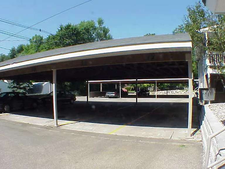 507 W Green St — Photo 3