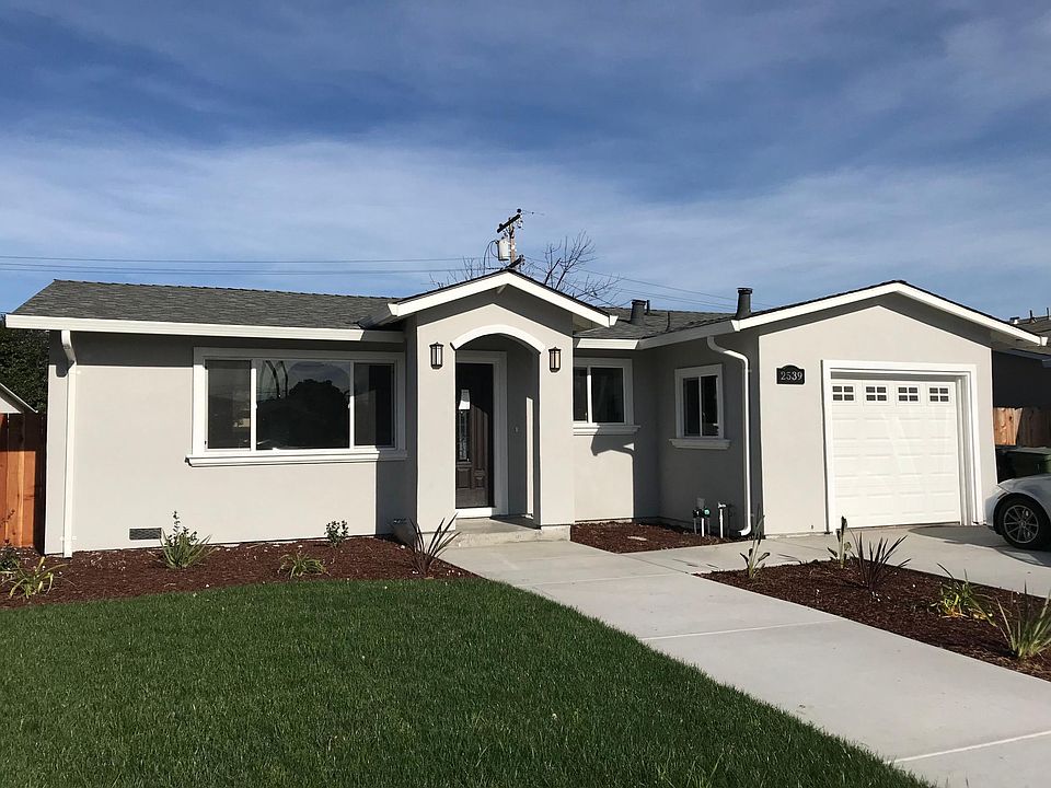 1st image of 2539 Moraine Dr