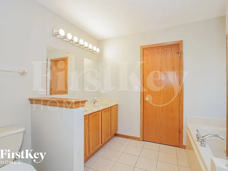 16460 Kingsbrook Dr — Photo 9