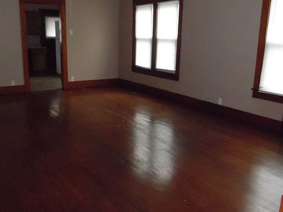 3rd image of 215 N 10th St