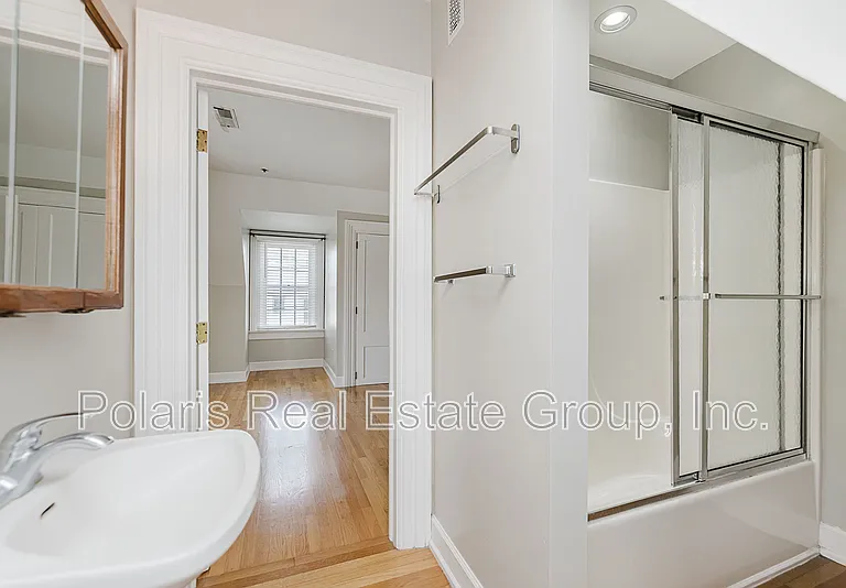 101 E 14th St #3 — Photo 23