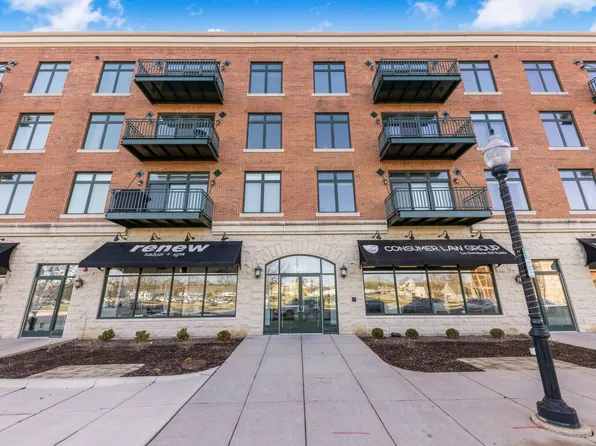 160 S River St Unit 204, Aurora, IL 60506