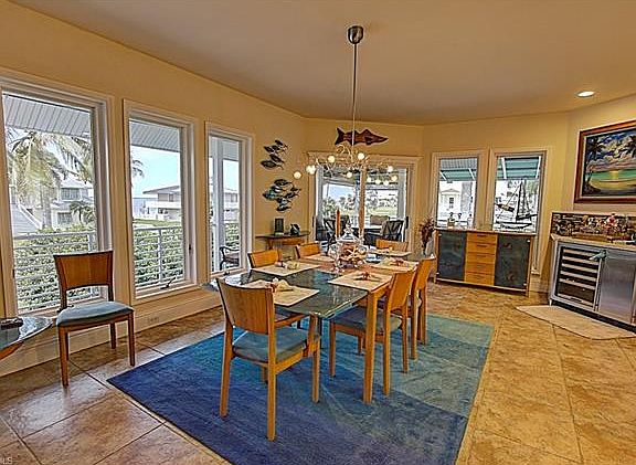 4th image of 2289 Macadamia St