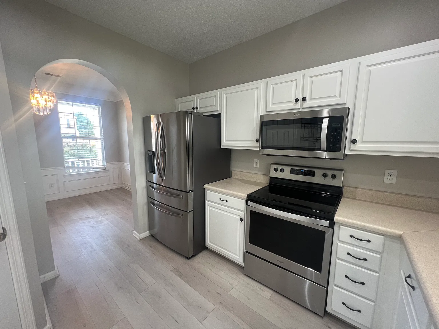 3 bed, 2.5 bath, 2200 sqft, $2,375 — Photo 4