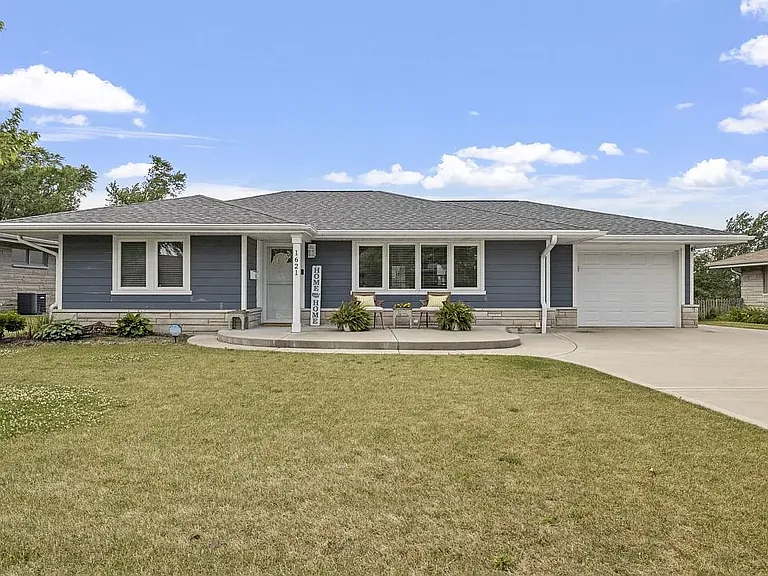 1621 Barthelone Ave — Photo 1
