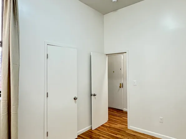 2310 2nd Avenue image 5 of 12