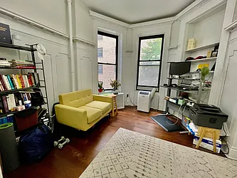 Rented by R New York