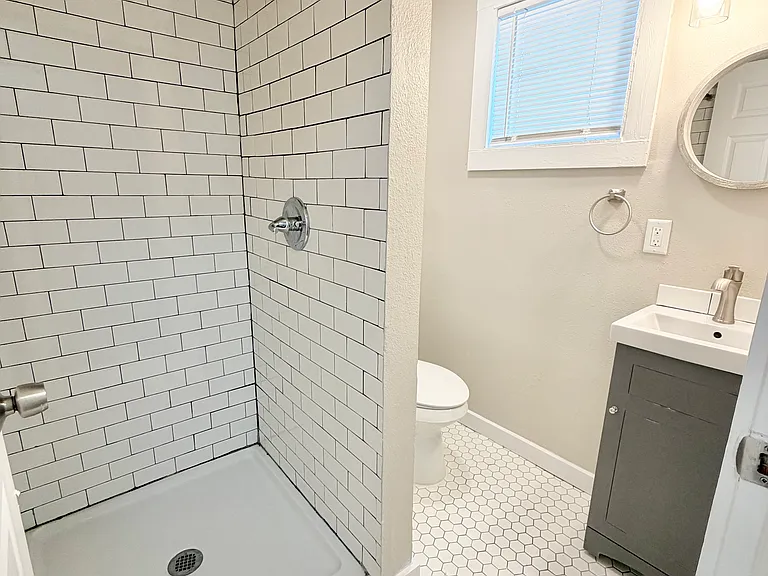 105 Dewitt St — Photo 35