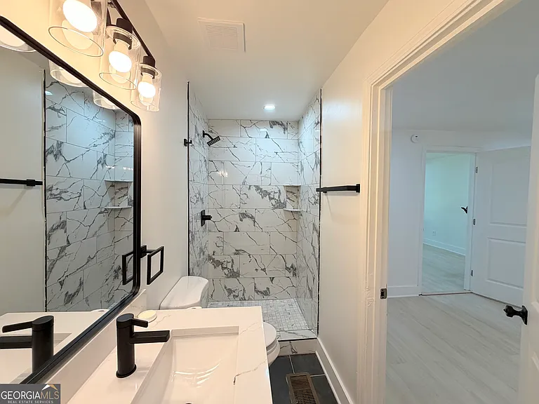 556 Church St NW — Photo 14