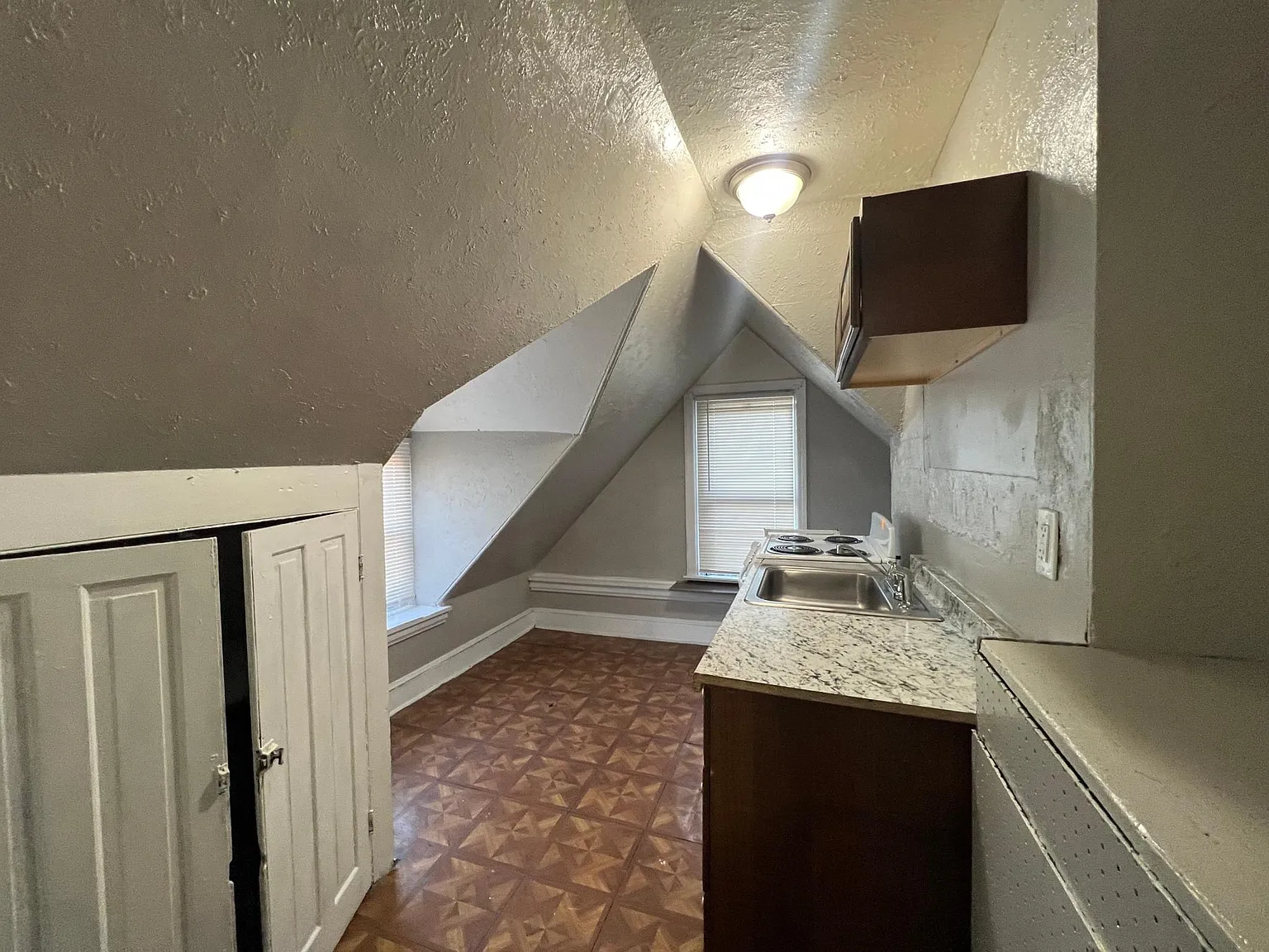 Studio, $900 — Photo 4