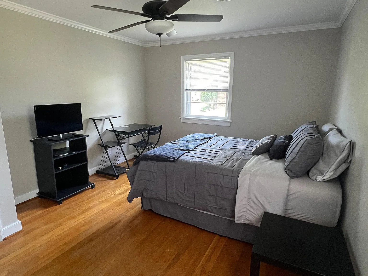 1 bed, 2.0 bath, 2000 sqft, $1,356 — Photo 1