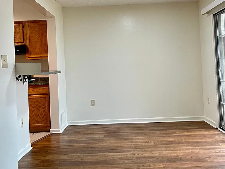 585 Cromwell Ct — Photo 7