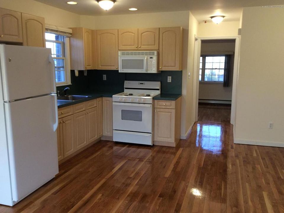 1st image of 92 Leslie Ave #2