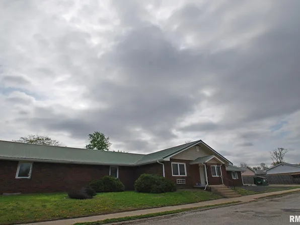 1904 Sheridan Rd, Pekin, IL 61554