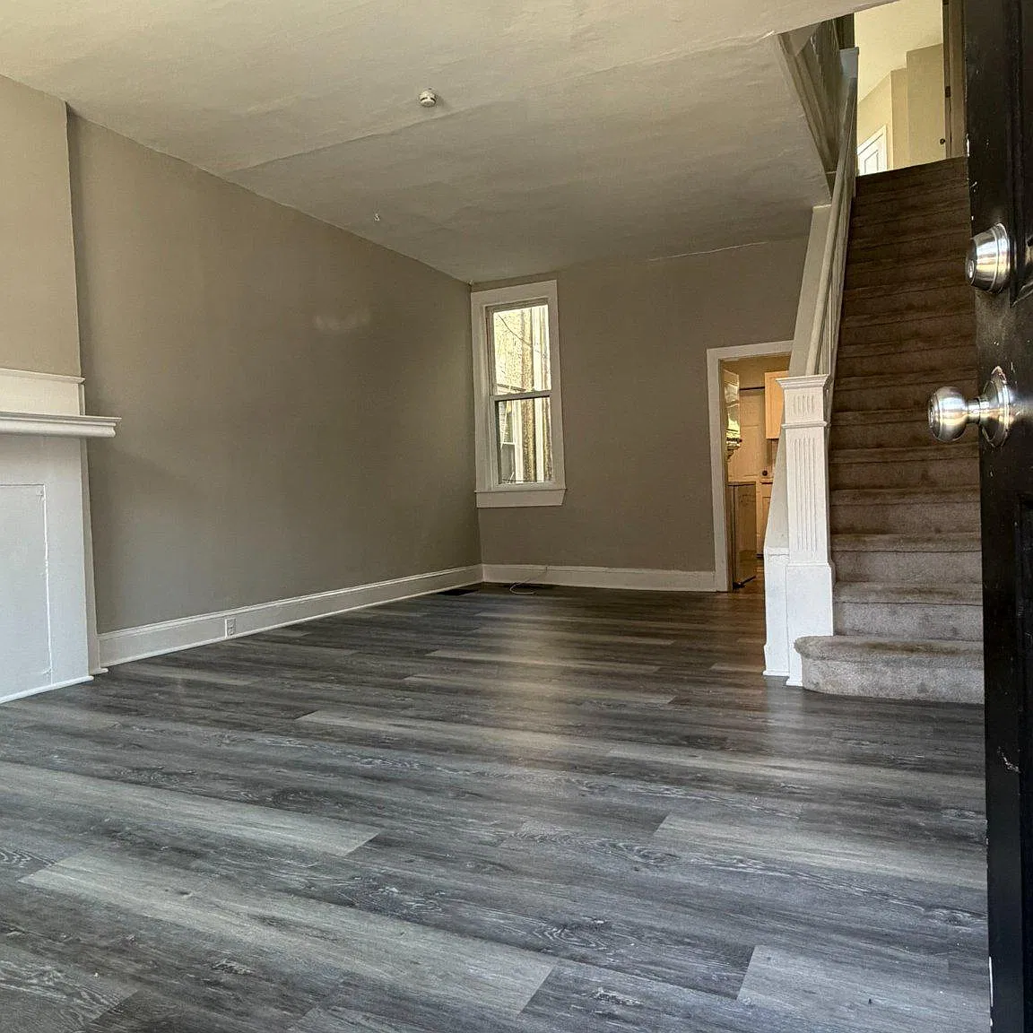 3 bed, 1.0 bath, 872 sqft, $1,450 — Photo 3