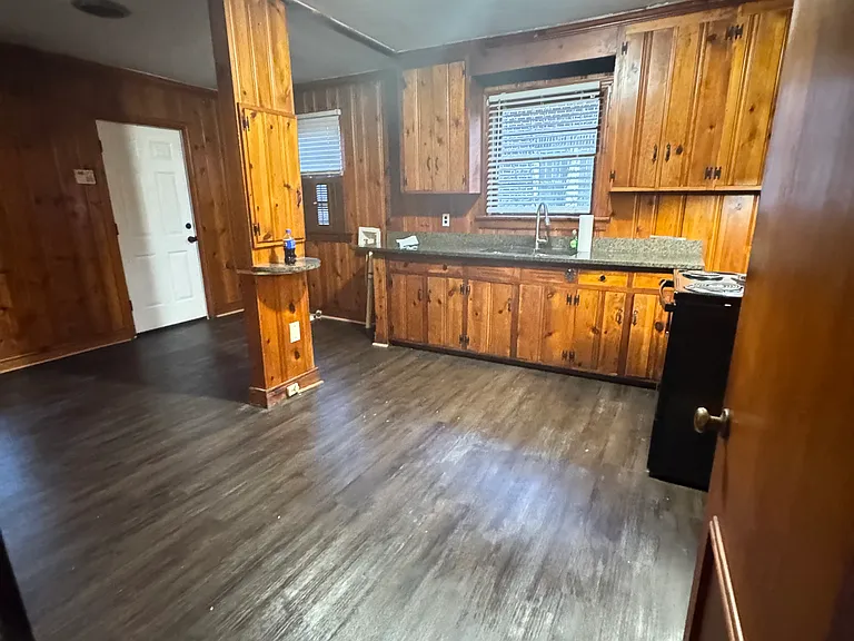 628 Eastern Ave — Photo 12