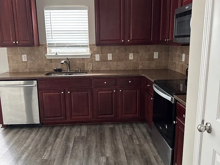 2213 Grandwood Ln — Photo 8