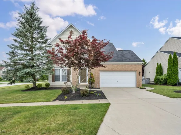 1028 Woodfield Ln, Brunswick, OH 44212