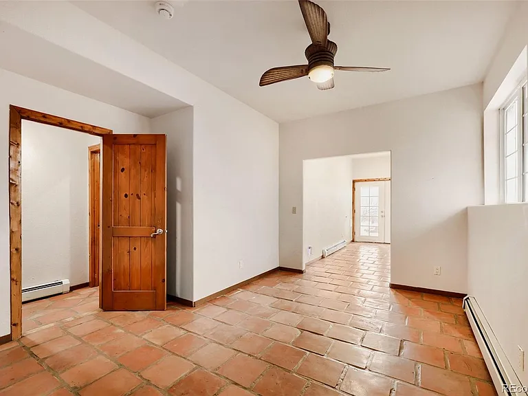 433 W Tomah Rd — Photo 19