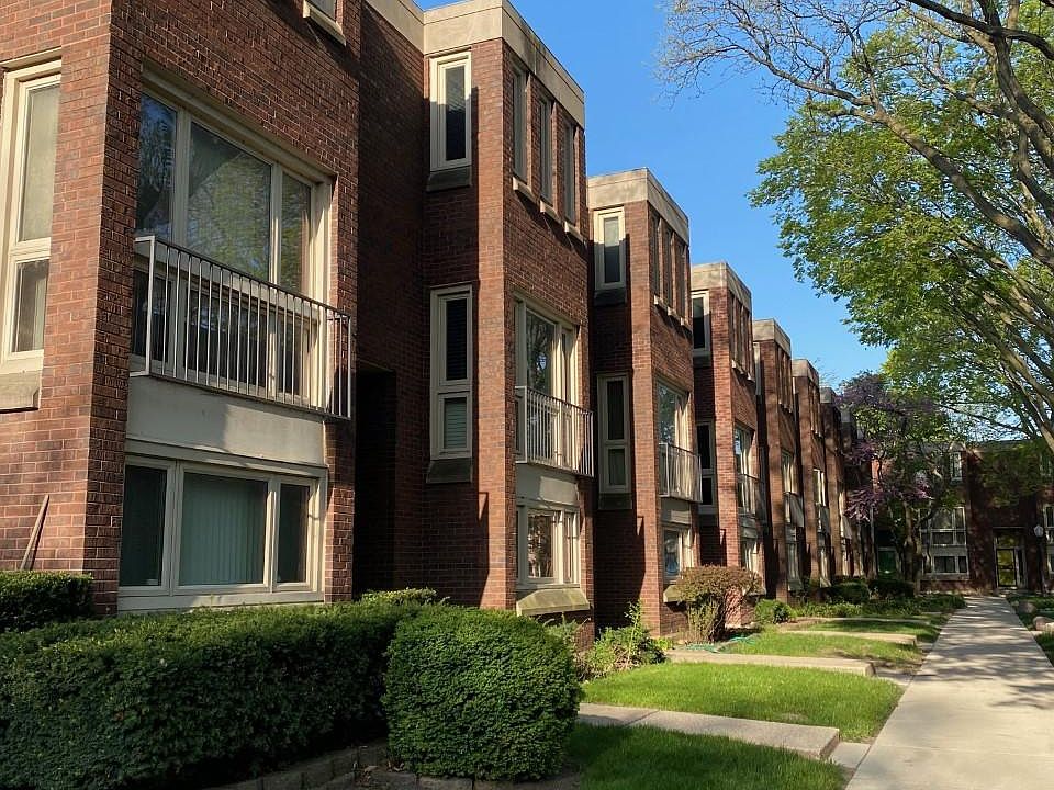 1st image of 2821 S Michigan Ave #B