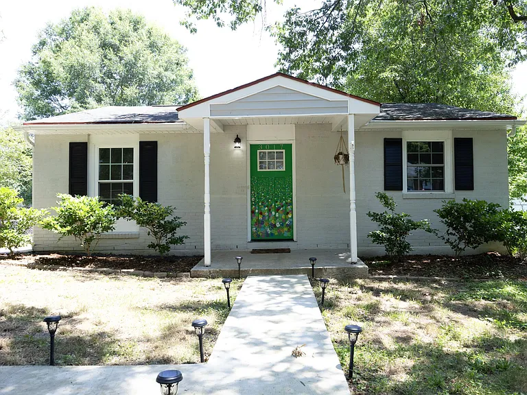 3017 Wedgedale Ave — Photo 3