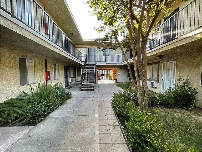 8800 Cedros Ave #111 — Photo 24