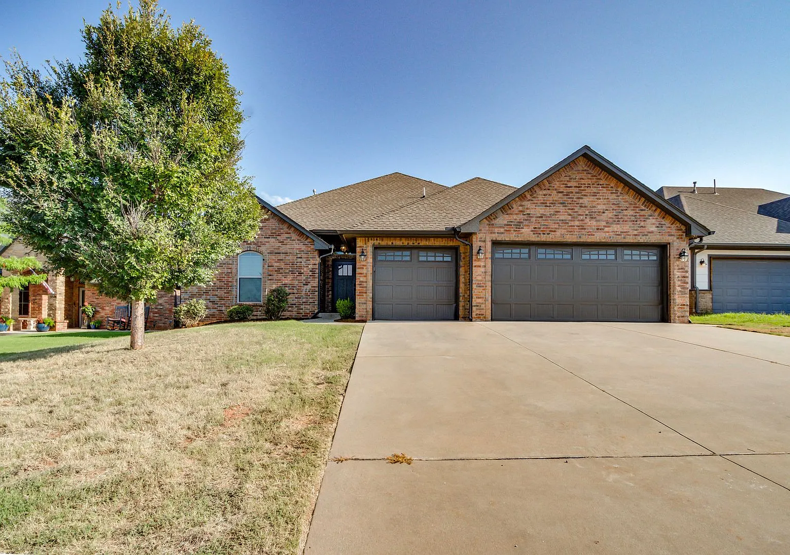 *Move In Special * 3 Bedroom 2 Bath 3 Car Garage - Edmond — Photo 1