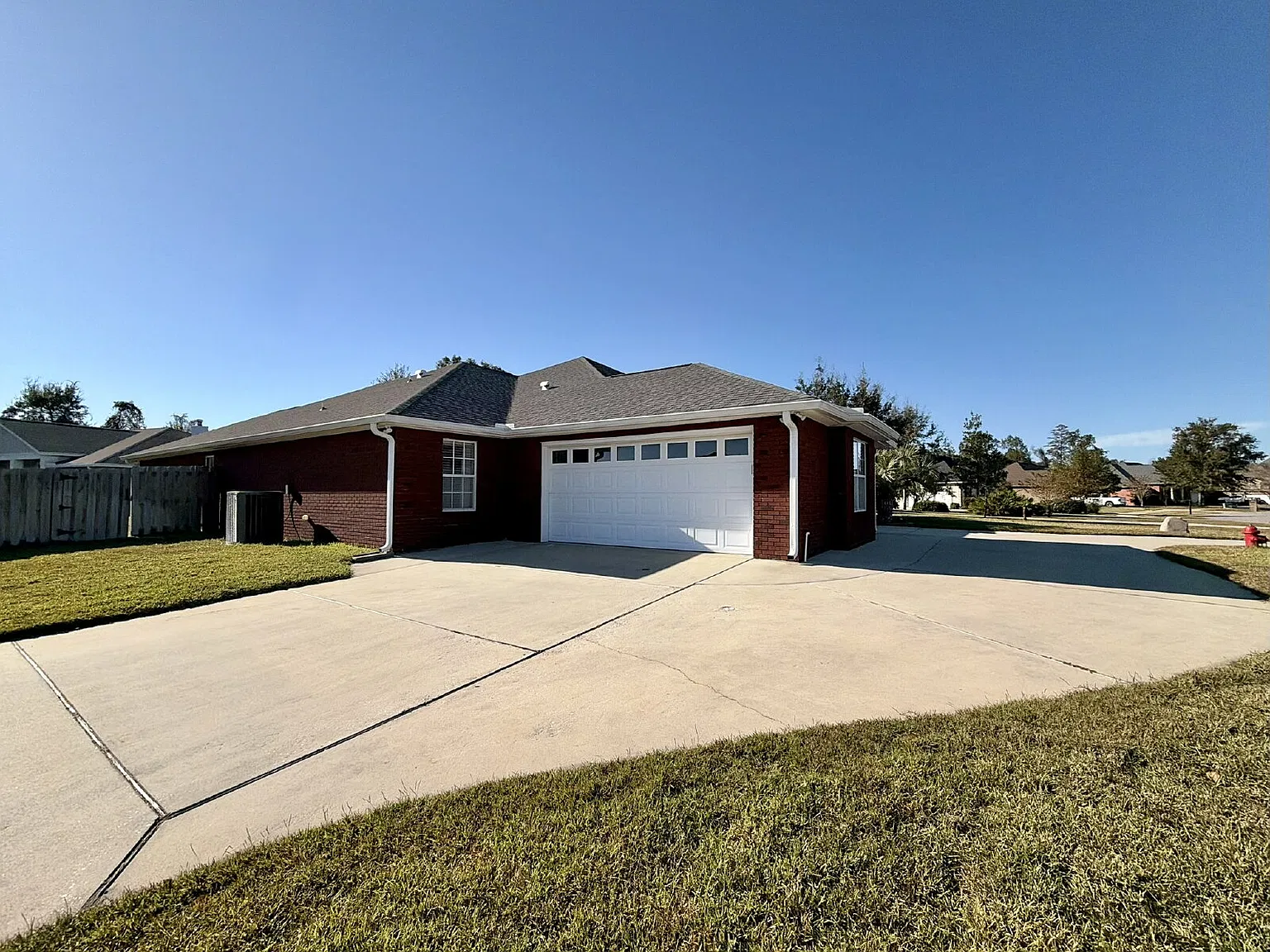 4 bed, 3.5 bath, 3199 sqft, $2,950 — Photo 2