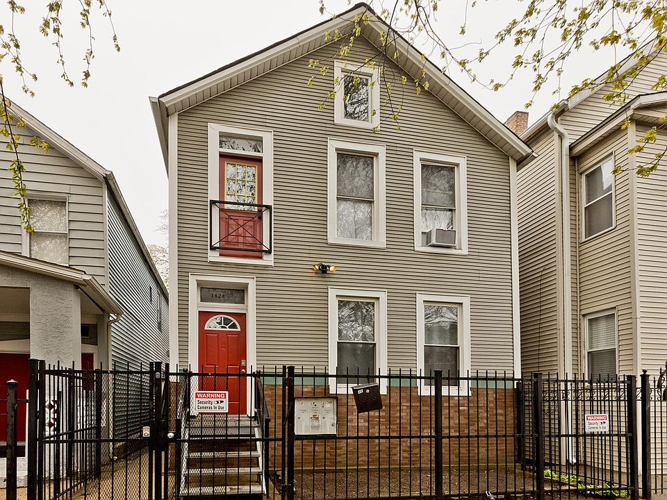 1st image of 1824 N Washtenaw Ave #1F