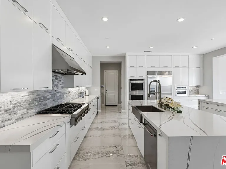 20254 Liverpool Way — Photo 12