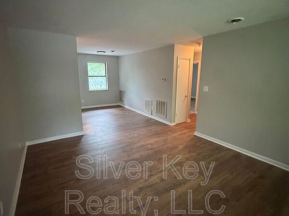 2nd image of 1206 Knoxville Ave APT 5