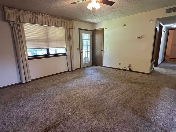 3rd image of 617 Ash St