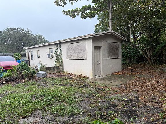 2nd image of 4530 SW 33rd Drive