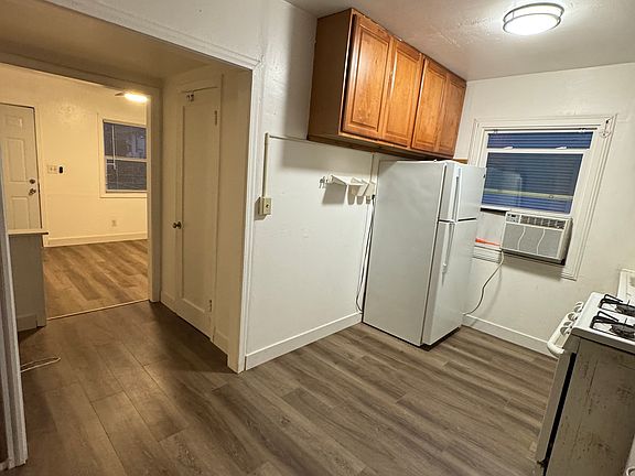 2nd image of 642 California St #B