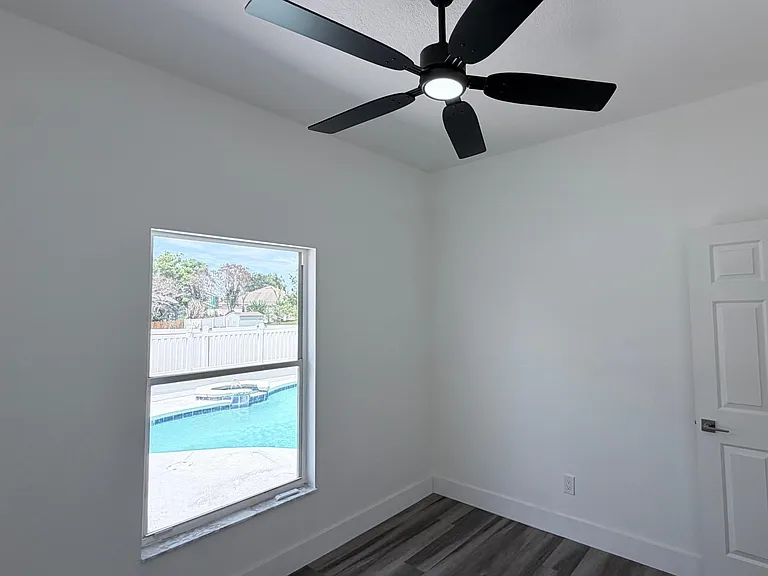 906 Berwick Dr — Photo 46